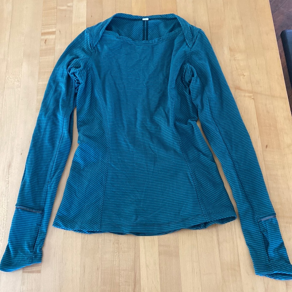 Lululemon running shirt